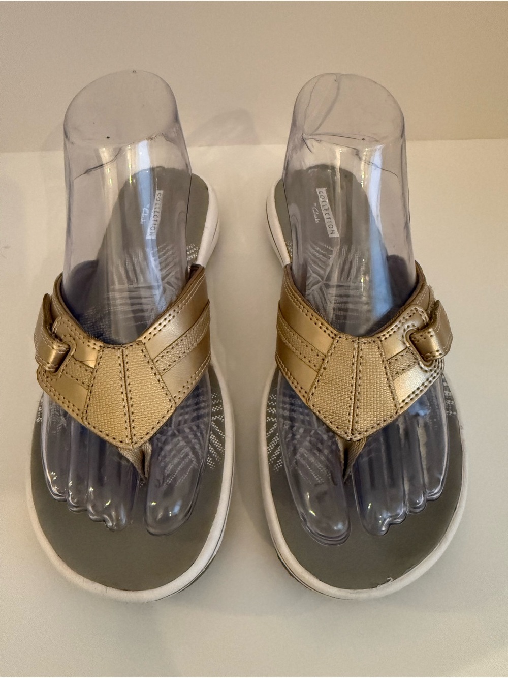 Collection by Clark’s Size 6 Gold Metallic Adjustable Thong Slide Sandals